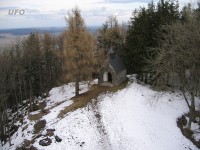 pohled na kapličku z vyhlídky