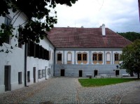 Zlatá Koruna: nádvoří kláštera, hospodářské budovy