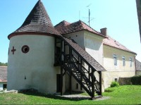 tvrz Žumberk: bašta a obytná stavení