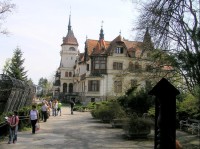 zámek z cesty od hlavního vchodu do ZOO