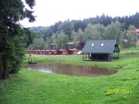 Autokemp od lesa