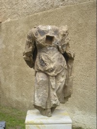 Budyně, torzo sochy