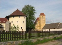 Žumberk, starobylý kostel a pseudobašta