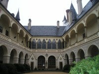 Žleby, nádvoří zámku