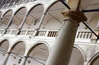 Opočno - detail nádvoří: Nádvoří trochu jinak.