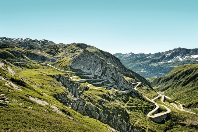 Airolo, Tremola with panorama © Switzerland Tourism/Nico Schaerer
